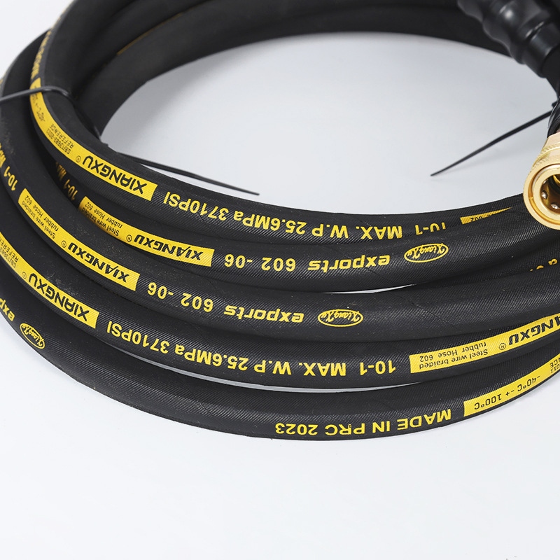 Udând grădină furtun de înaltă presiune