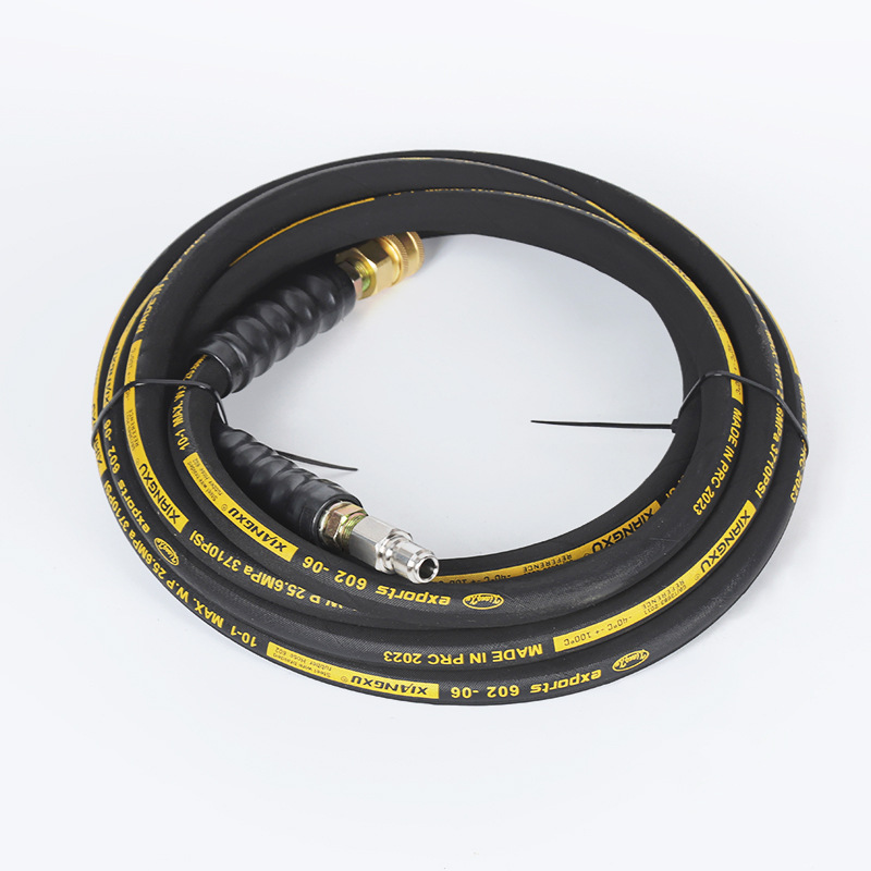 Udând grădină furtun de înaltă presiune